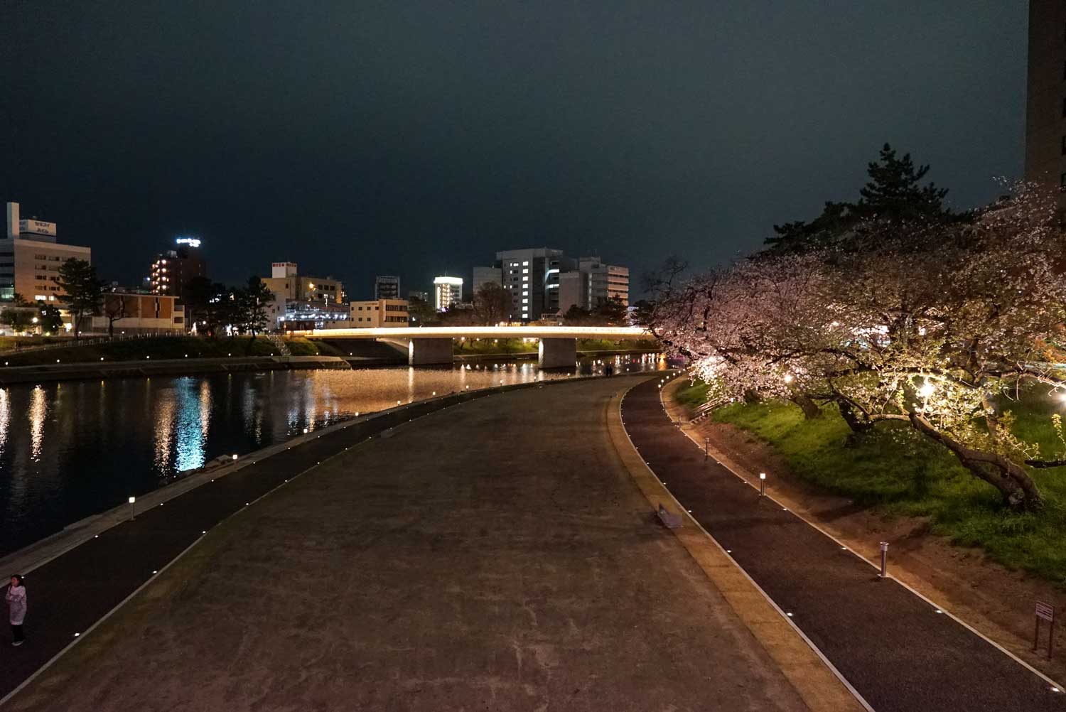 岡崎の桜祭り公式記念グッズ「缶マグネット（額縁スタンド付き）」